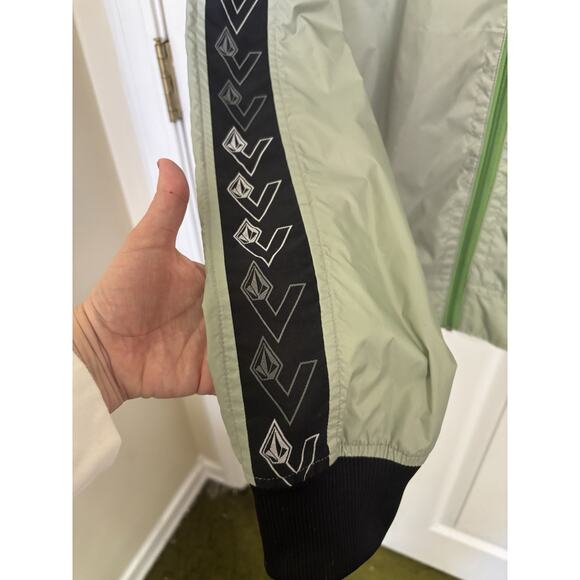 Volcom Green Windbreaker Size Large Raincoat Outdoors Gorpcore Skater Retro - Picture 8 of 9